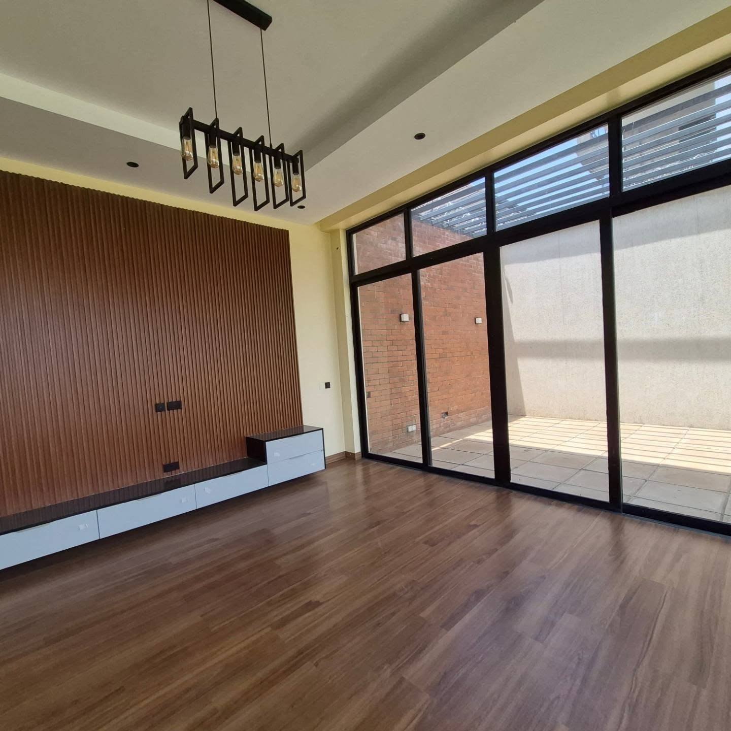 4-Bedroom Townhouse thumbnail 18
