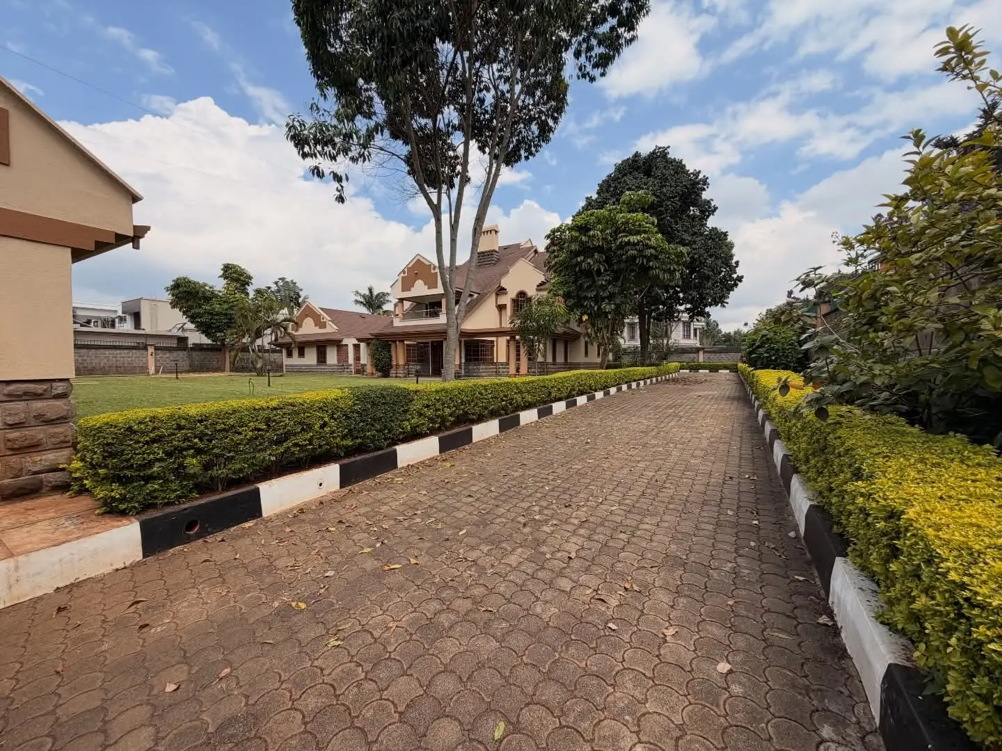5-Bedroom House thumbnail 2