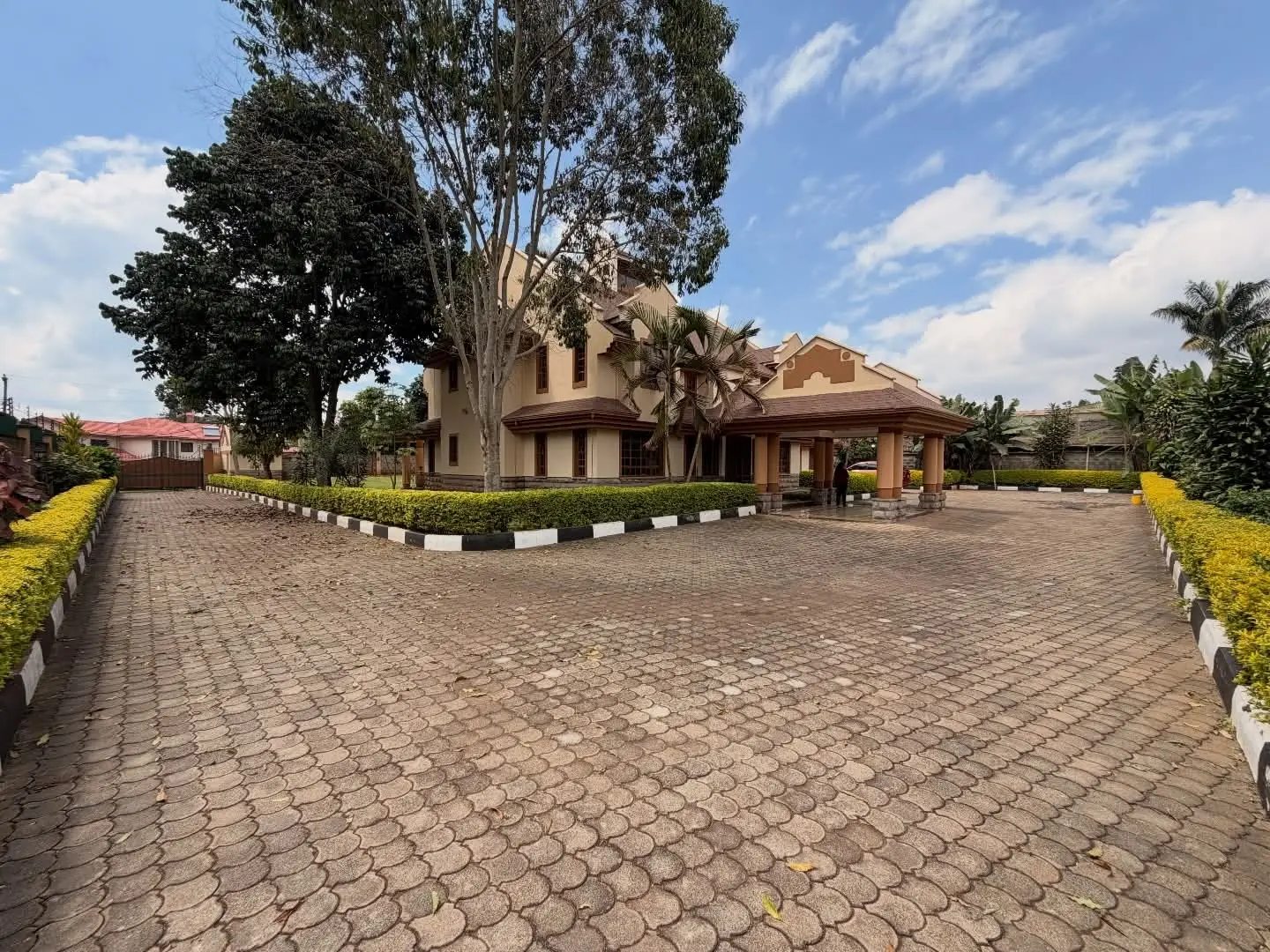 5-Bedroom House thumbnail 3