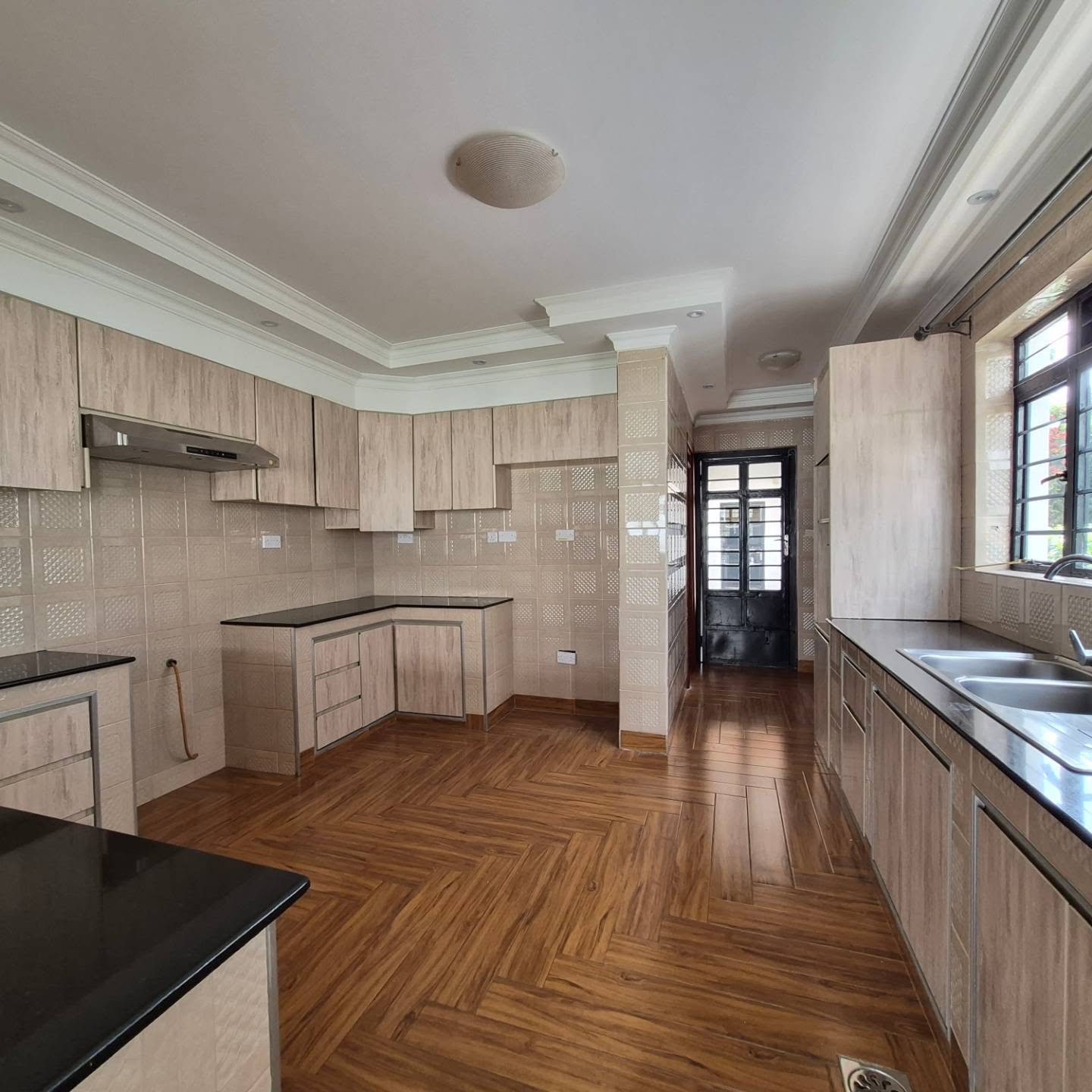 4-Bedroom Townhouse + DSQ thumbnail 3