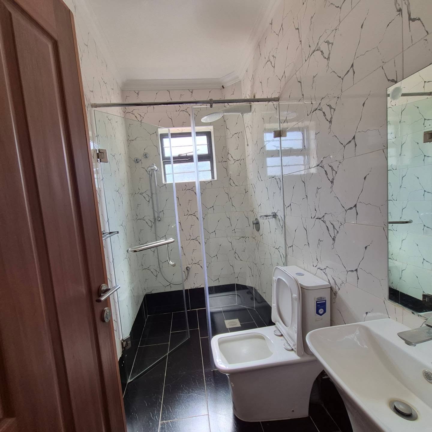 4-Bedroom Townhouse + DSQ thumbnail 8