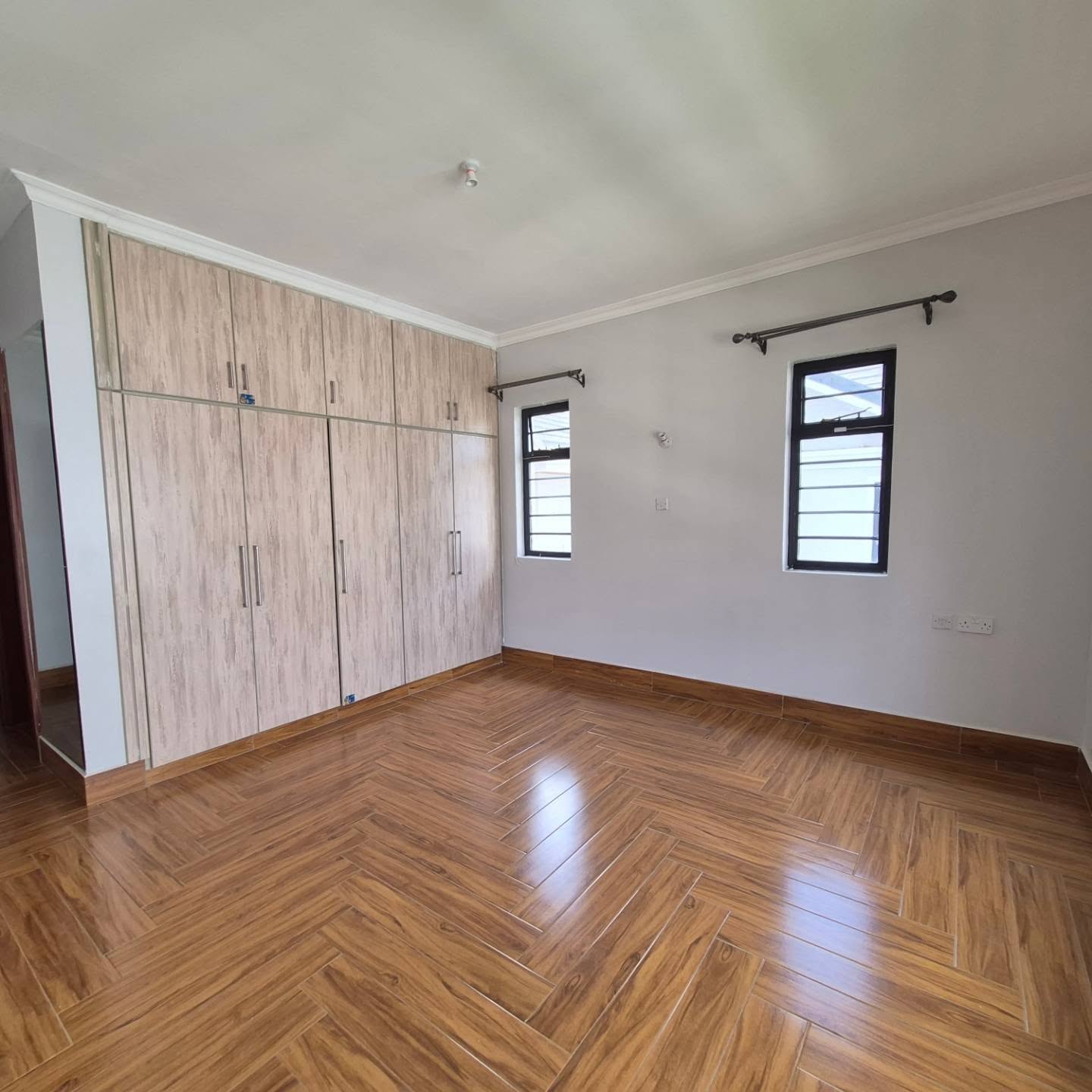4-Bedroom Townhouse + DSQ thumbnail 11