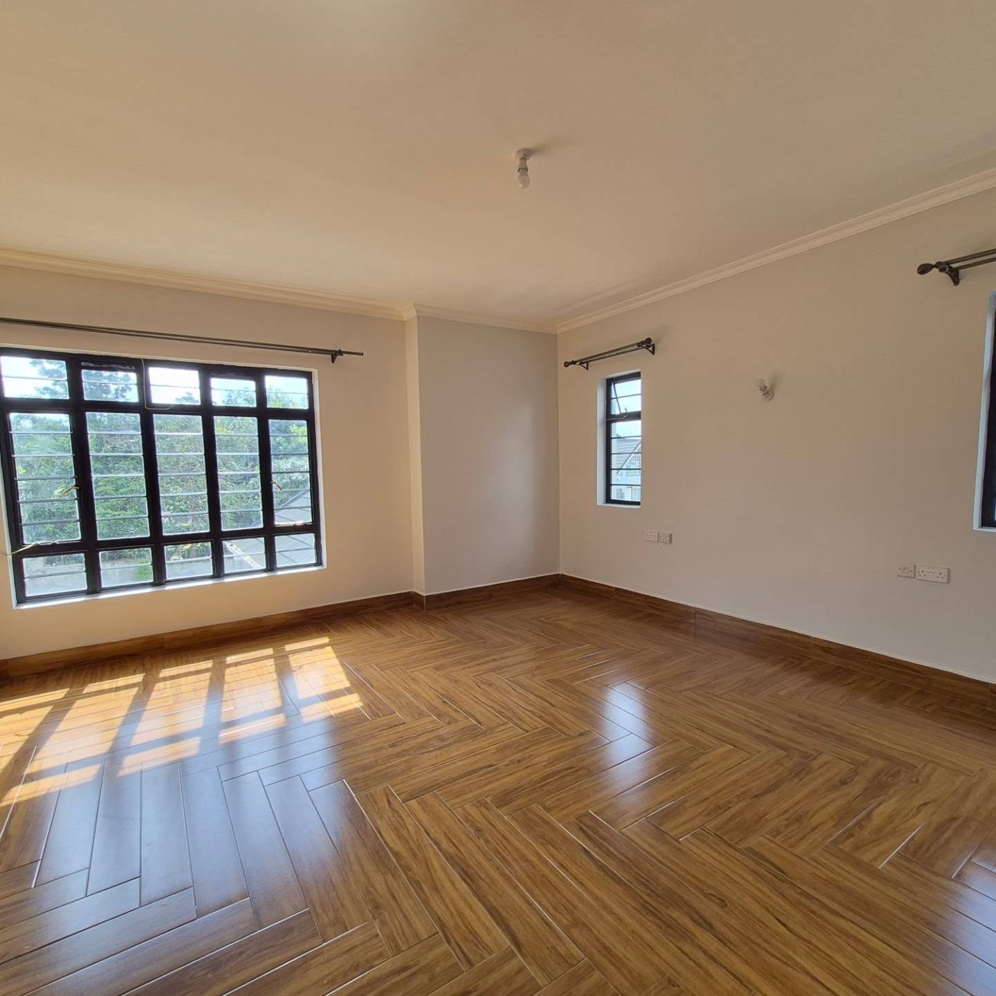 4-Bedroom Townhouse + DSQ thumbnail 13