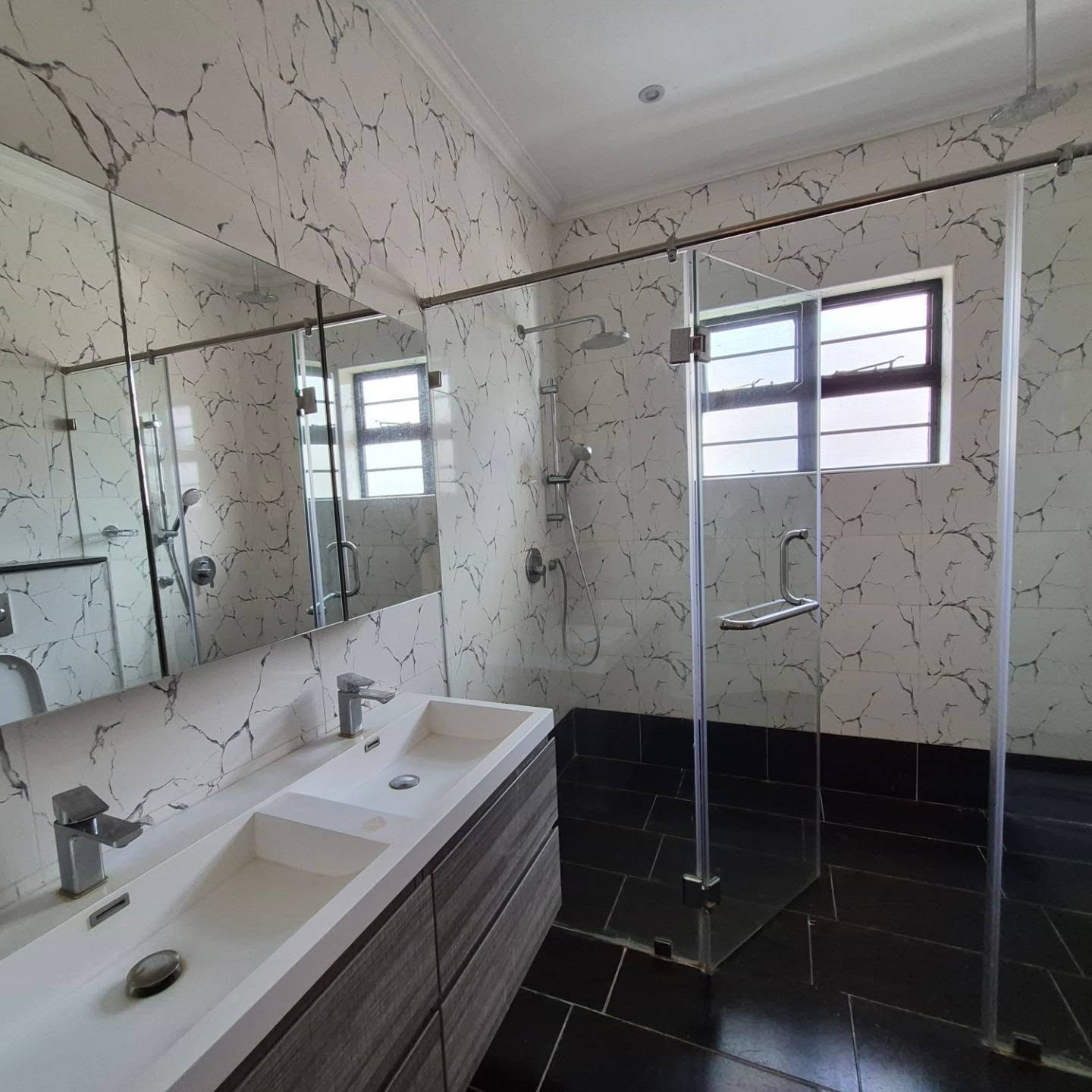 4-Bedroom Townhouse + DSQ thumbnail 15