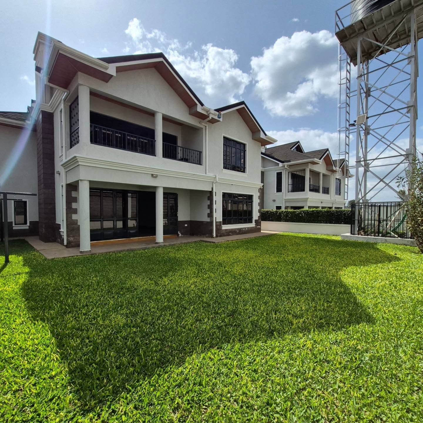 4-Bedroom Townhouse + DSQ thumbnail 19