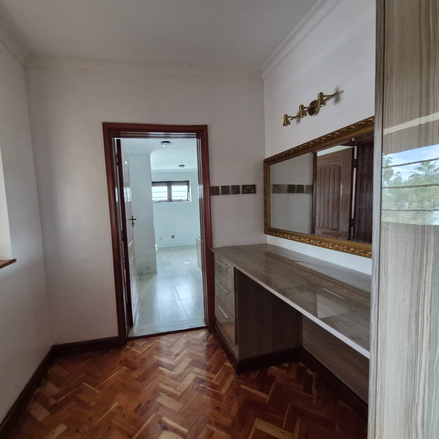 5-Bedroom Mansion + DSQ + 2-Bedroom Guest Wing thumbnail 15