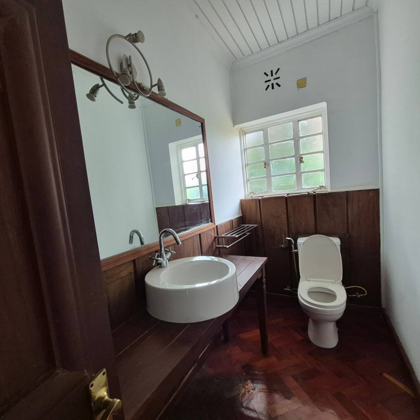 4 Bedroom Townhouse with DSQ thumbnail 9