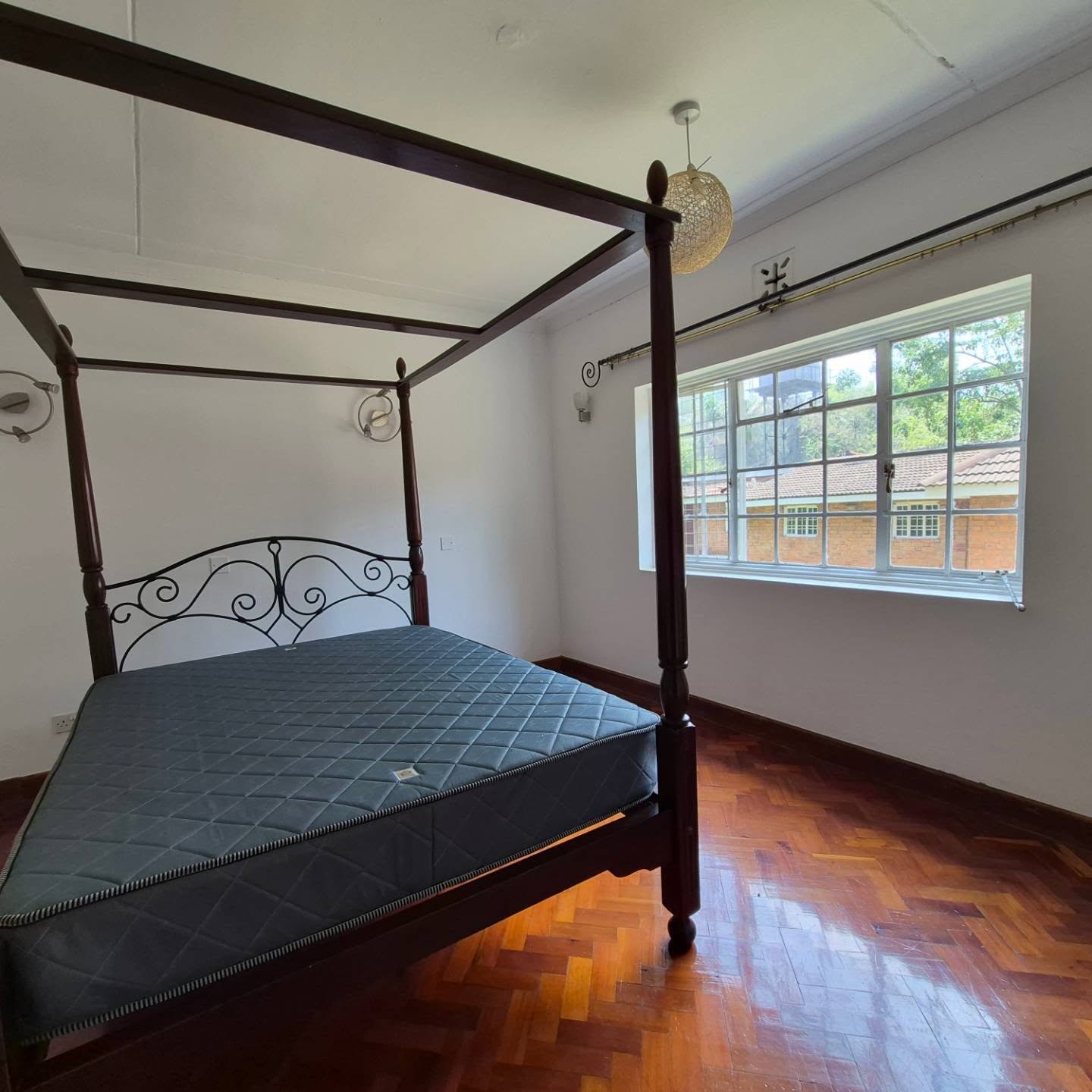 4 Bedroom Townhouse with DSQ thumbnail 11