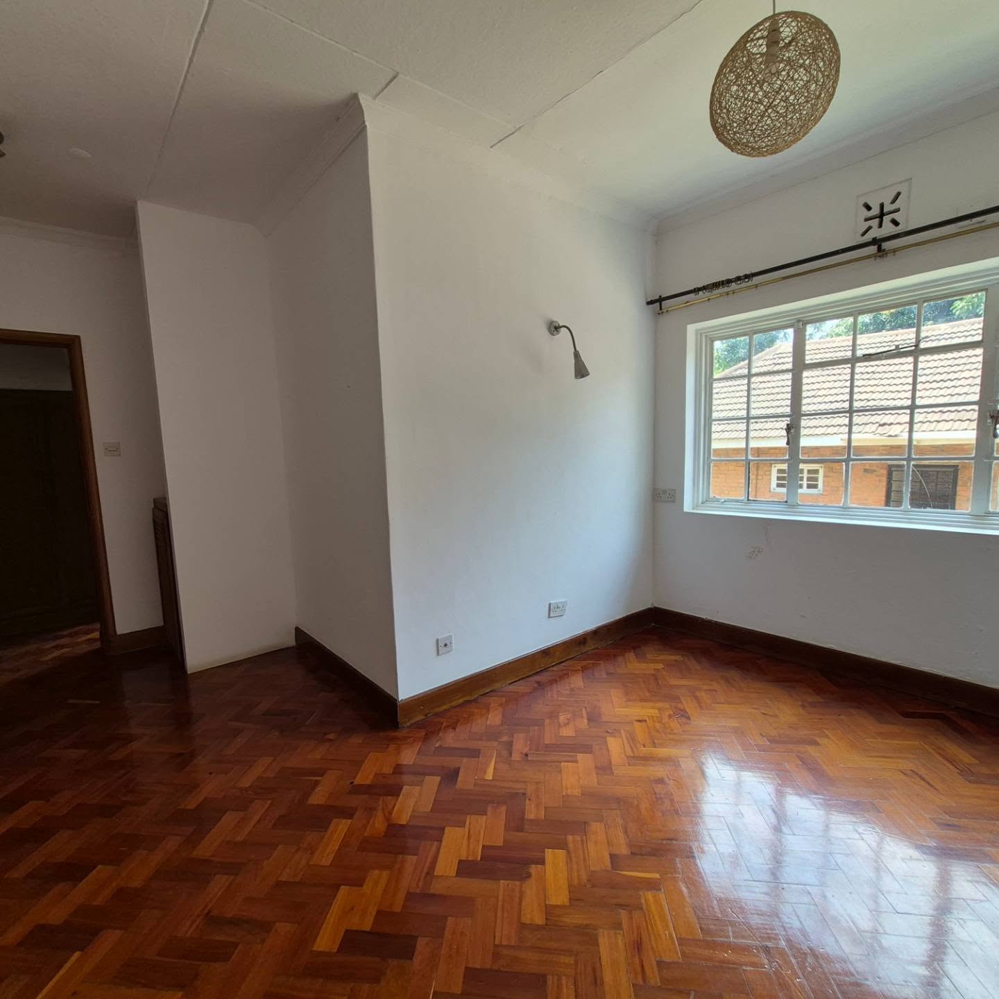 4 Bedroom Townhouse with DSQ thumbnail 12