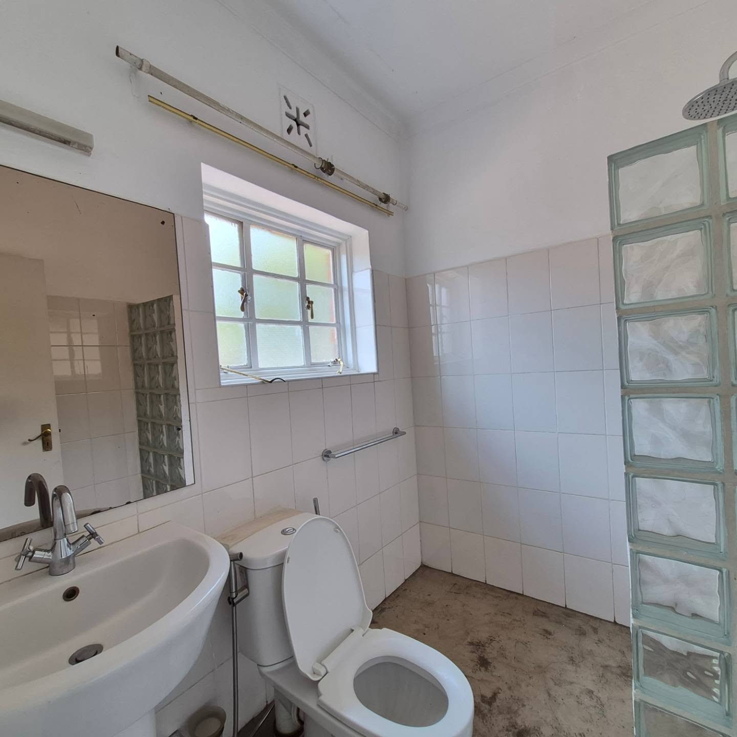 4 Bedroom Townhouse with DSQ thumbnail 13