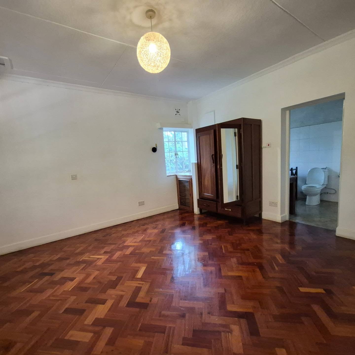 4 Bedroom Townhouse with DSQ thumbnail 14