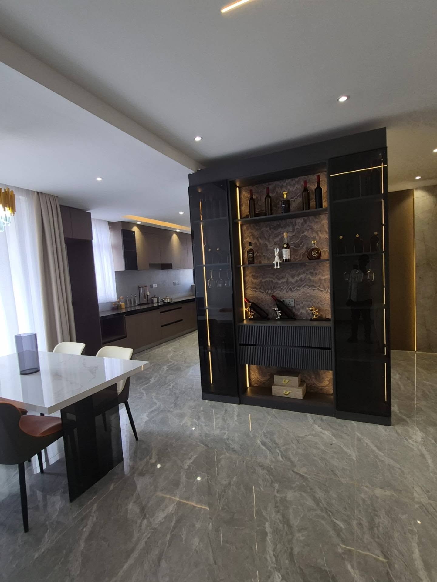 5-bedroom maisonette plus DSQ for sale thumbnail 2