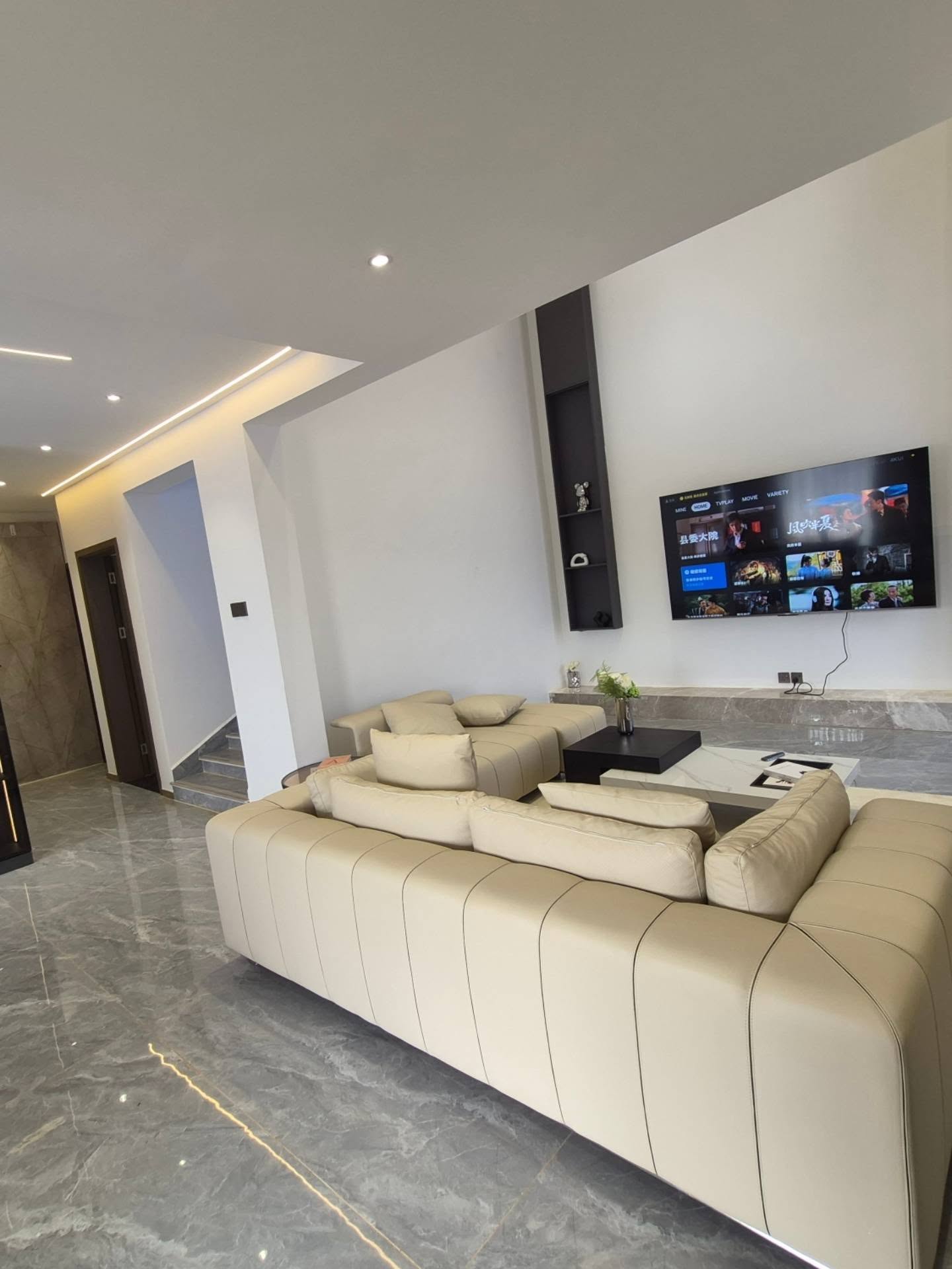5-bedroom maisonette plus DSQ for sale thumbnail 3