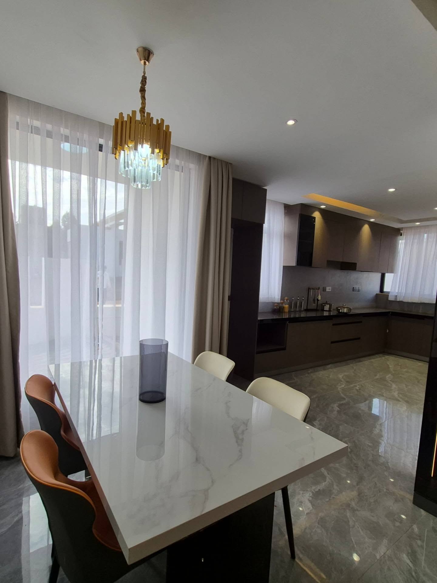 5-bedroom maisonette plus DSQ for sale thumbnail 4