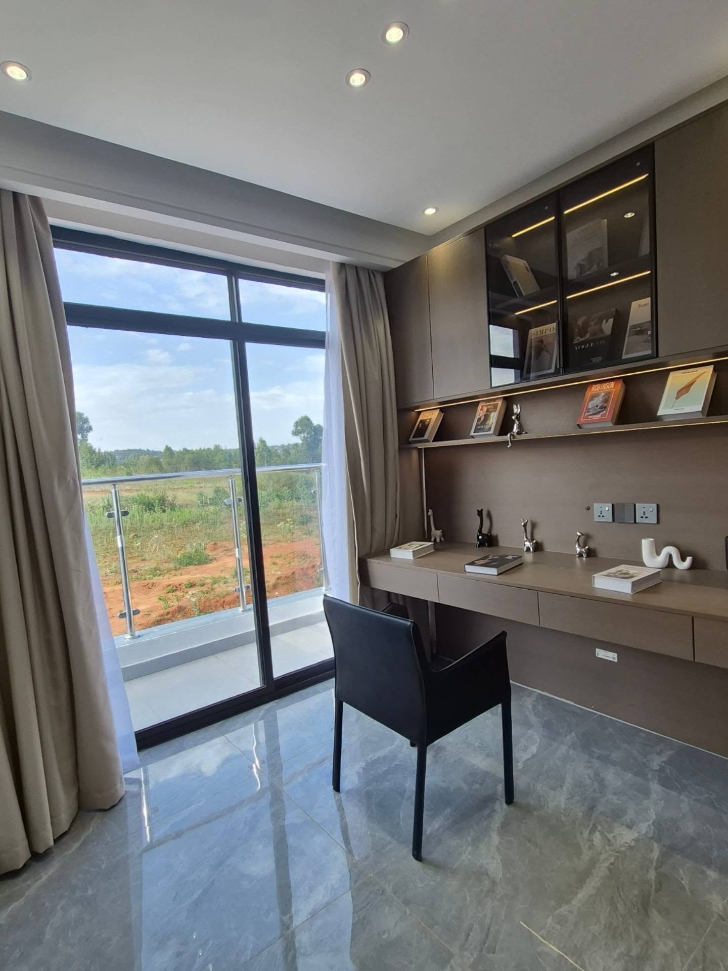 5-bedroom maisonette plus DSQ for sale thumbnail 8