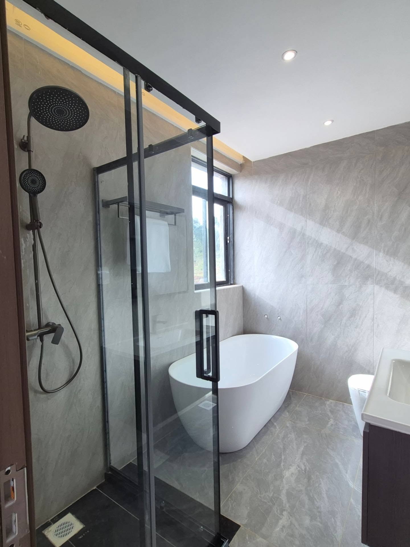 5-bedroom maisonette plus DSQ for sale thumbnail 9