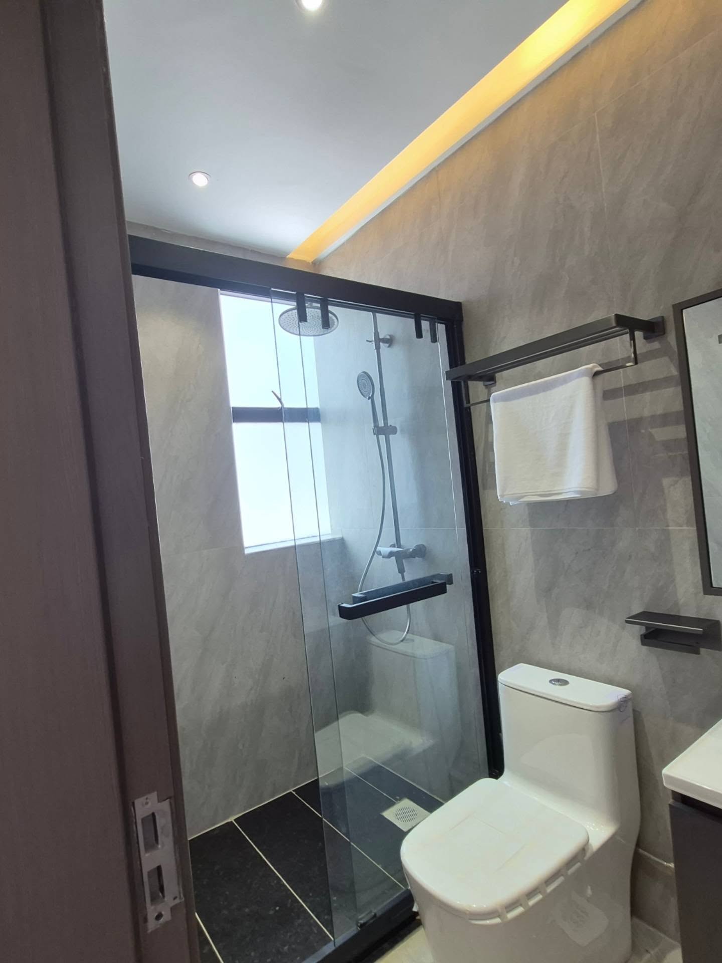 5-bedroom maisonette plus DSQ for sale thumbnail 14