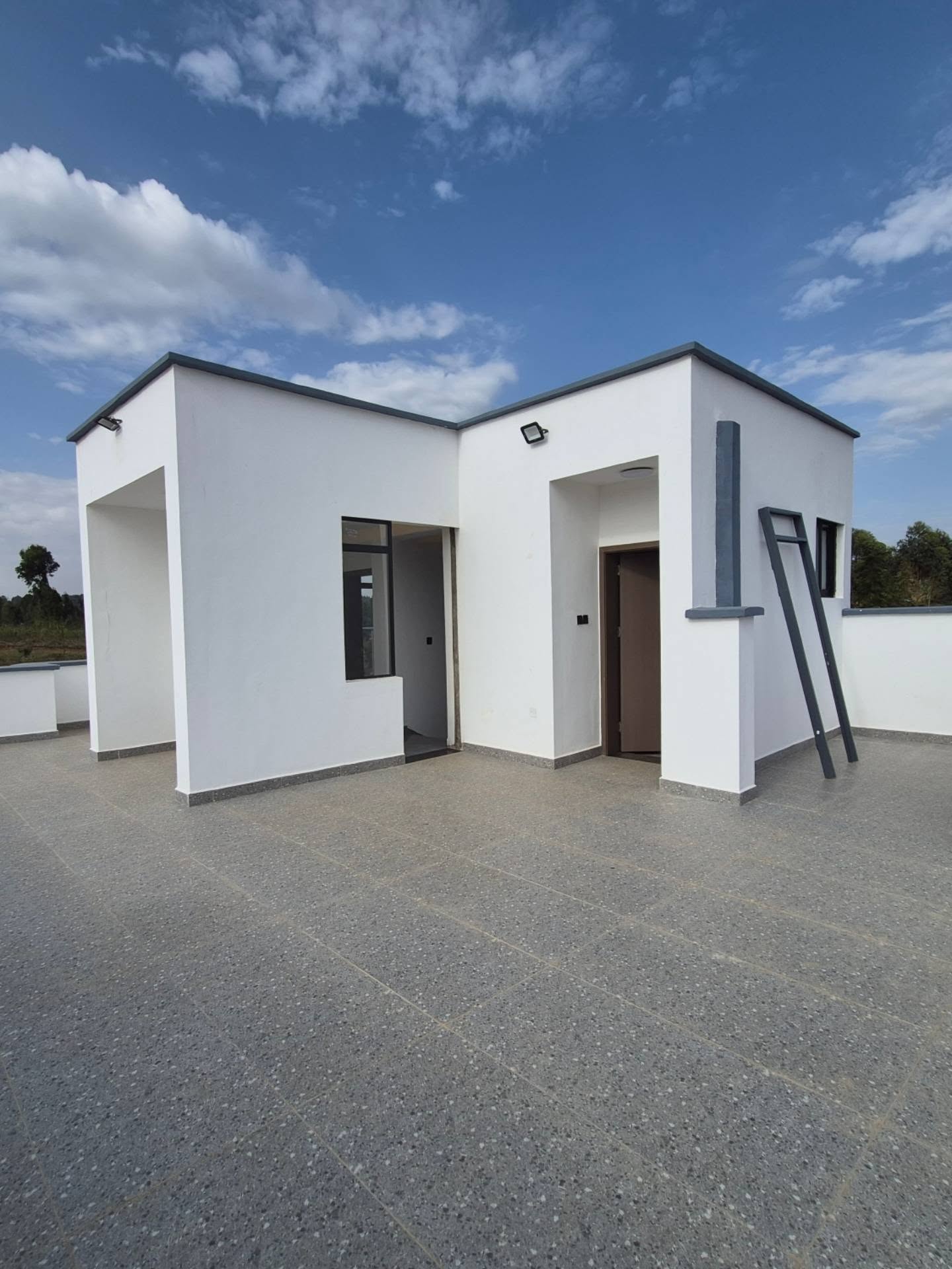 5-bedroom maisonette plus DSQ for sale thumbnail 16