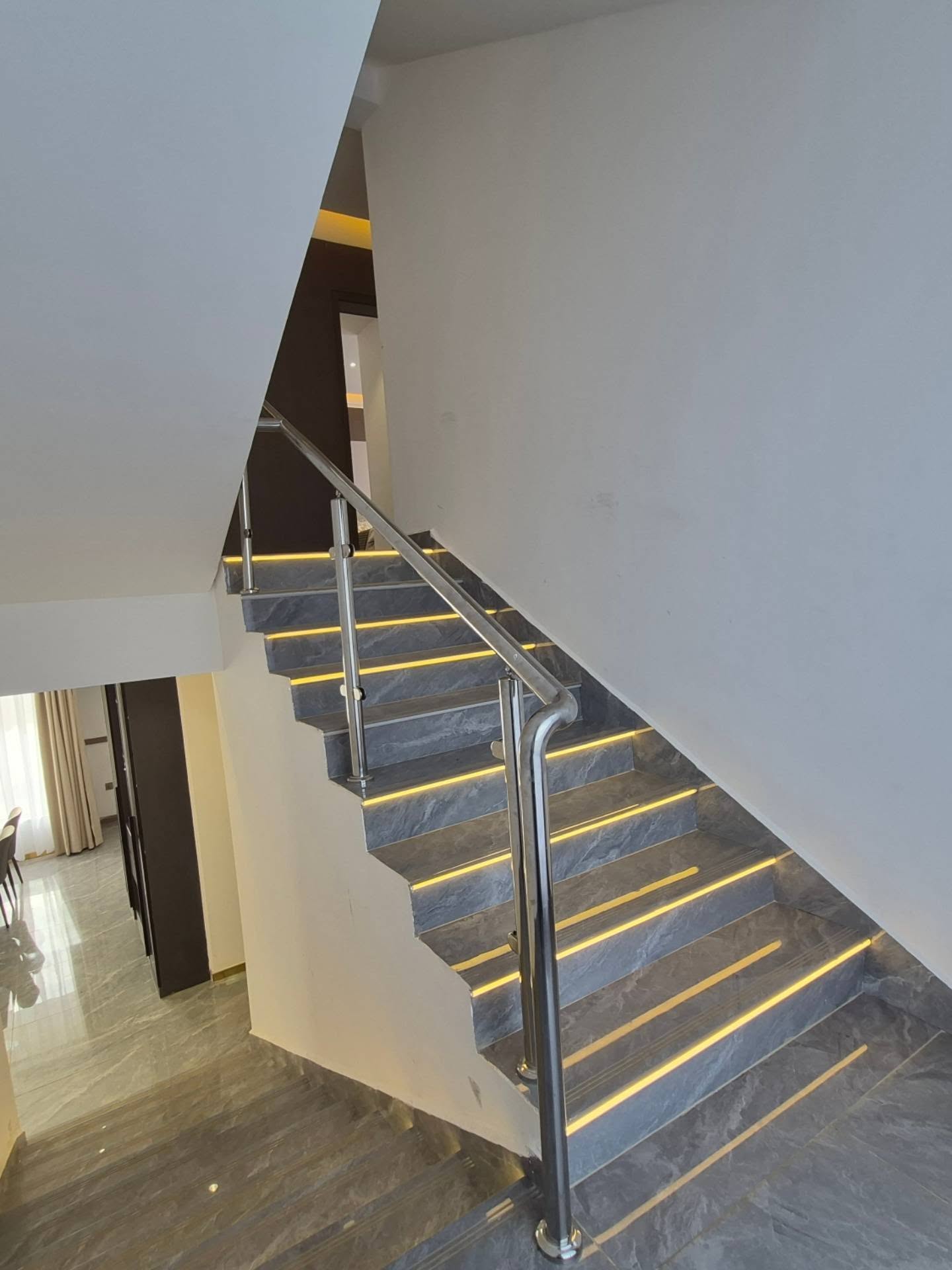 5-bedroom maisonette plus DSQ for sale thumbnail 18