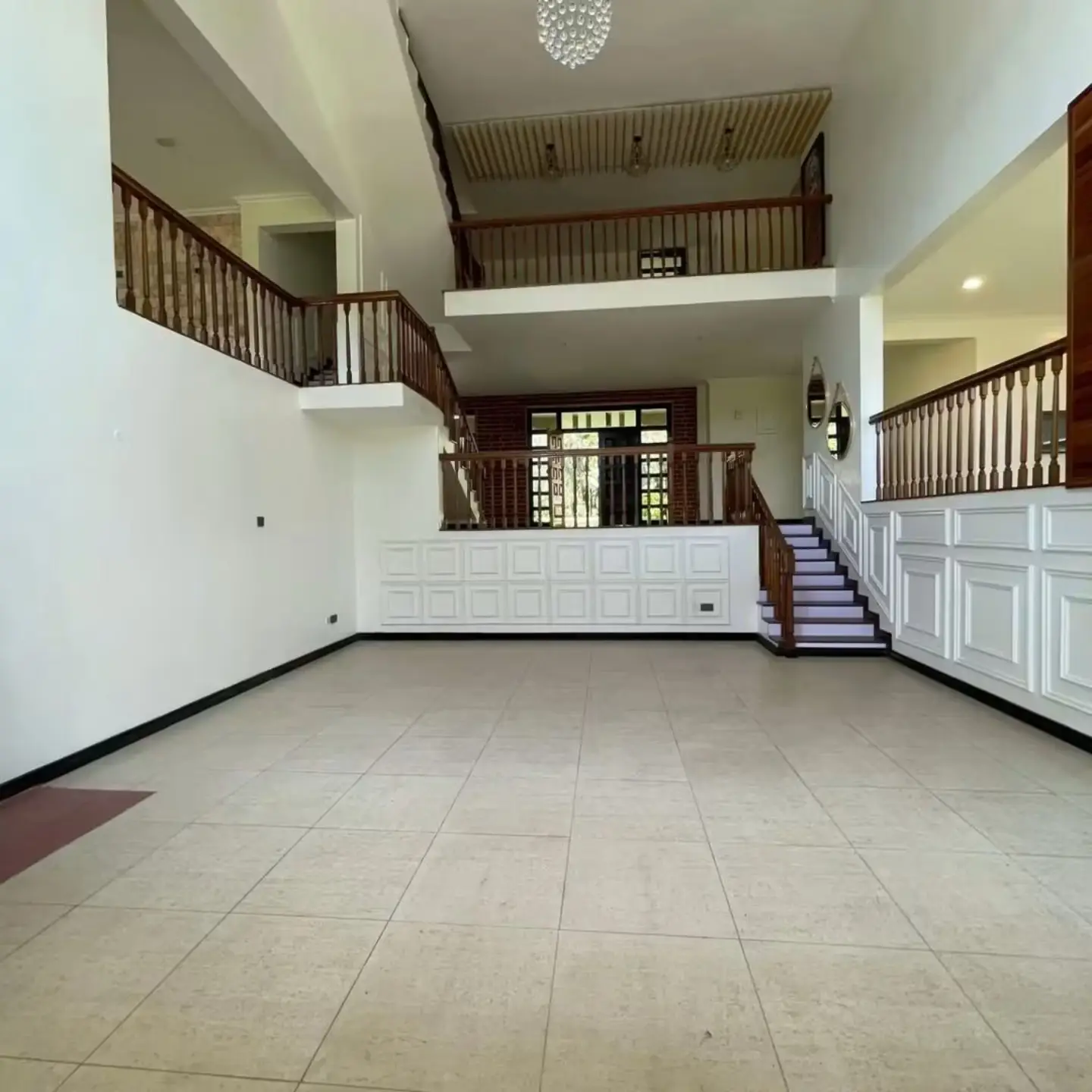 Opulent 5-bedroom house + 2 dsqs for sale thumbnail 7