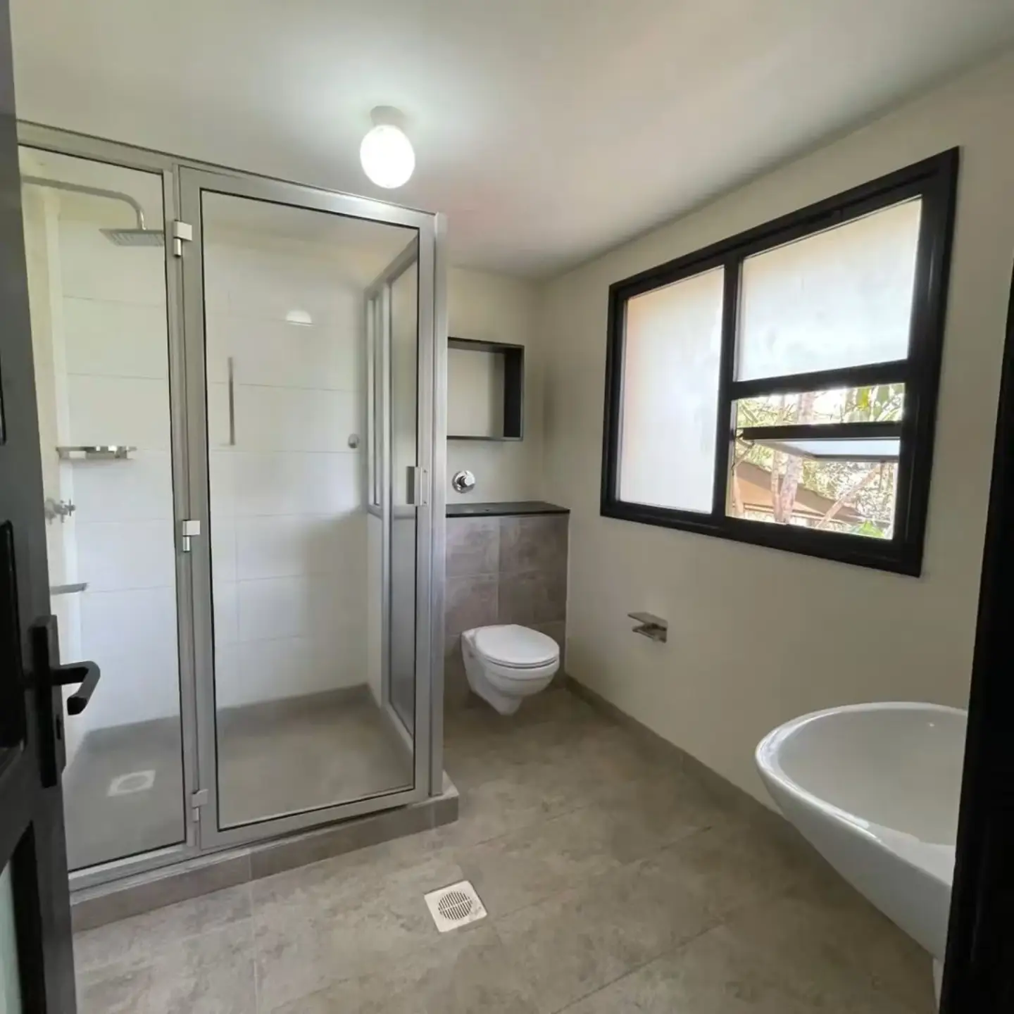 Opulent 5-bedroom house + 2 dsqs for sale thumbnail 10