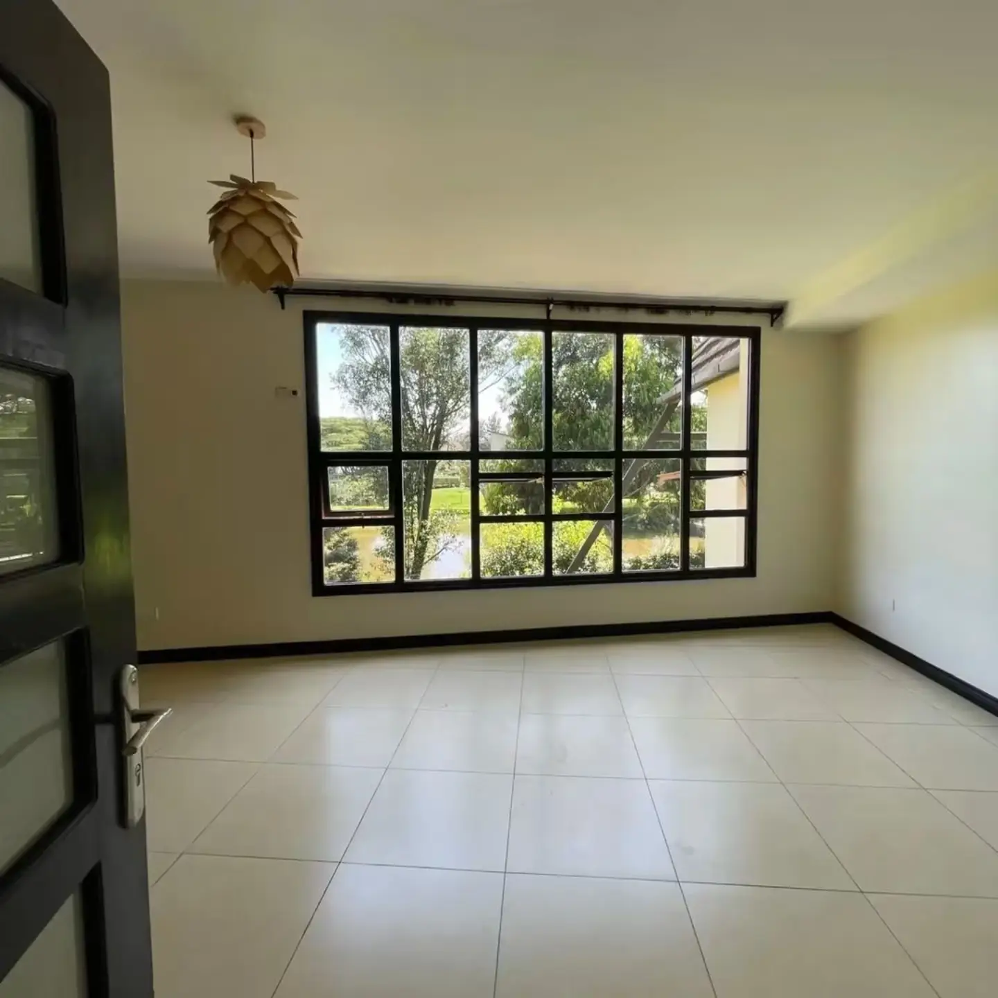 Opulent 5-bedroom house + 2 dsqs for sale thumbnail 13