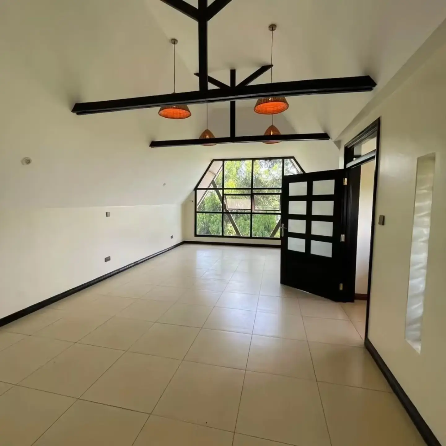 Opulent 5-bedroom house + 2 dsqs for sale thumbnail 17
