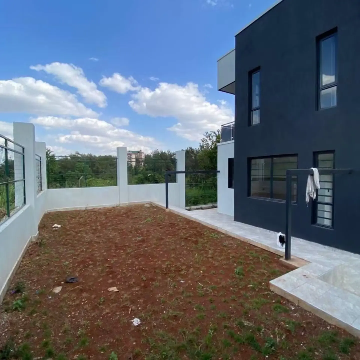 Modern 4 Bedroom House + DSQ To Let thumbnail 3
