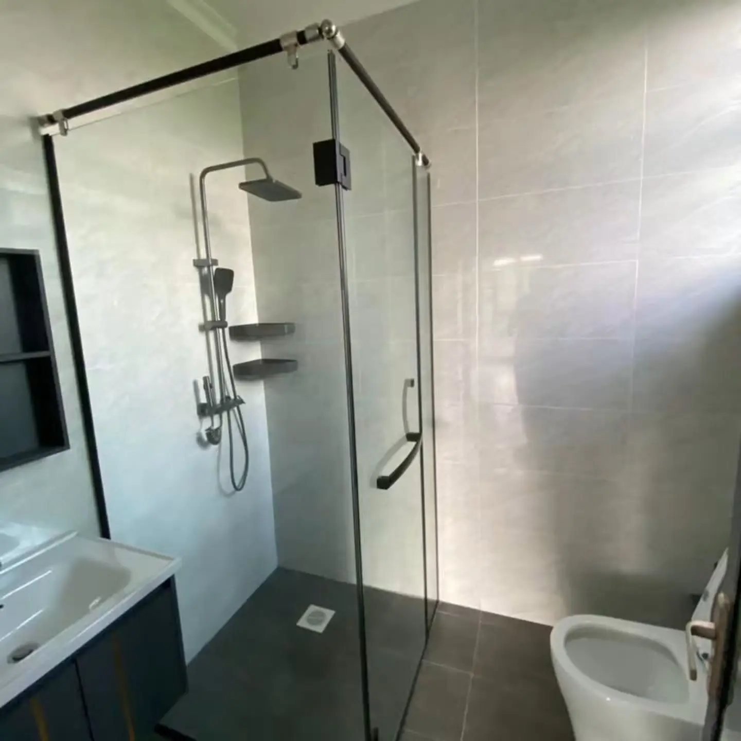 Modern 4 Bedroom House + DSQ To Let thumbnail 9