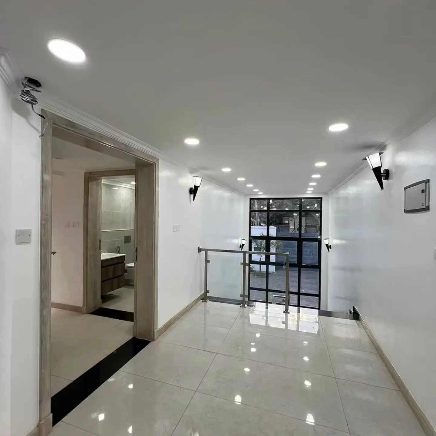 6 Bedroom Luxury Home + 2 DSQ To Let thumbnail 8