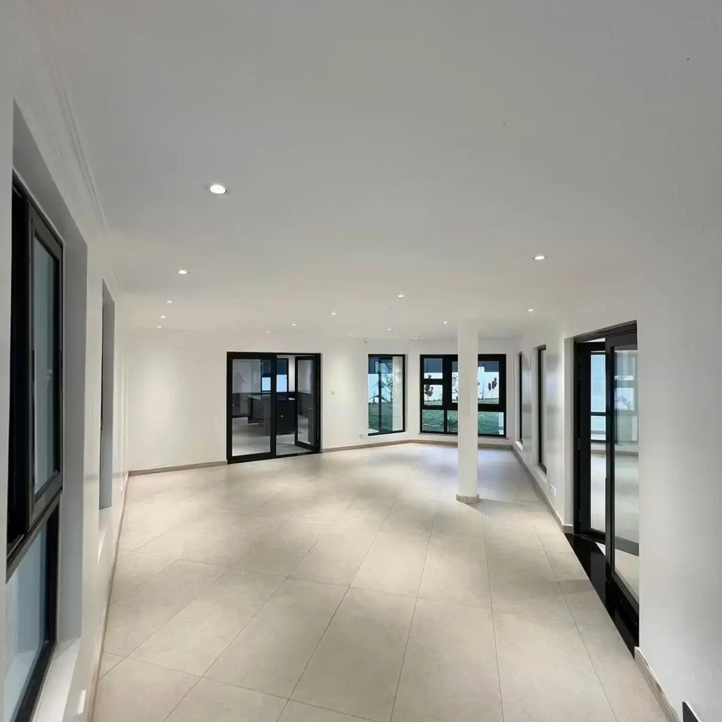 6 Bedroom Luxury Home + 2 DSQ To Let thumbnail 13