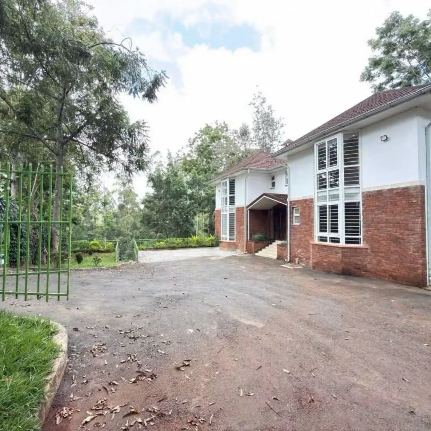 Luxury 5-Bedroom House For Rent – Rosslyn thumbnail 2