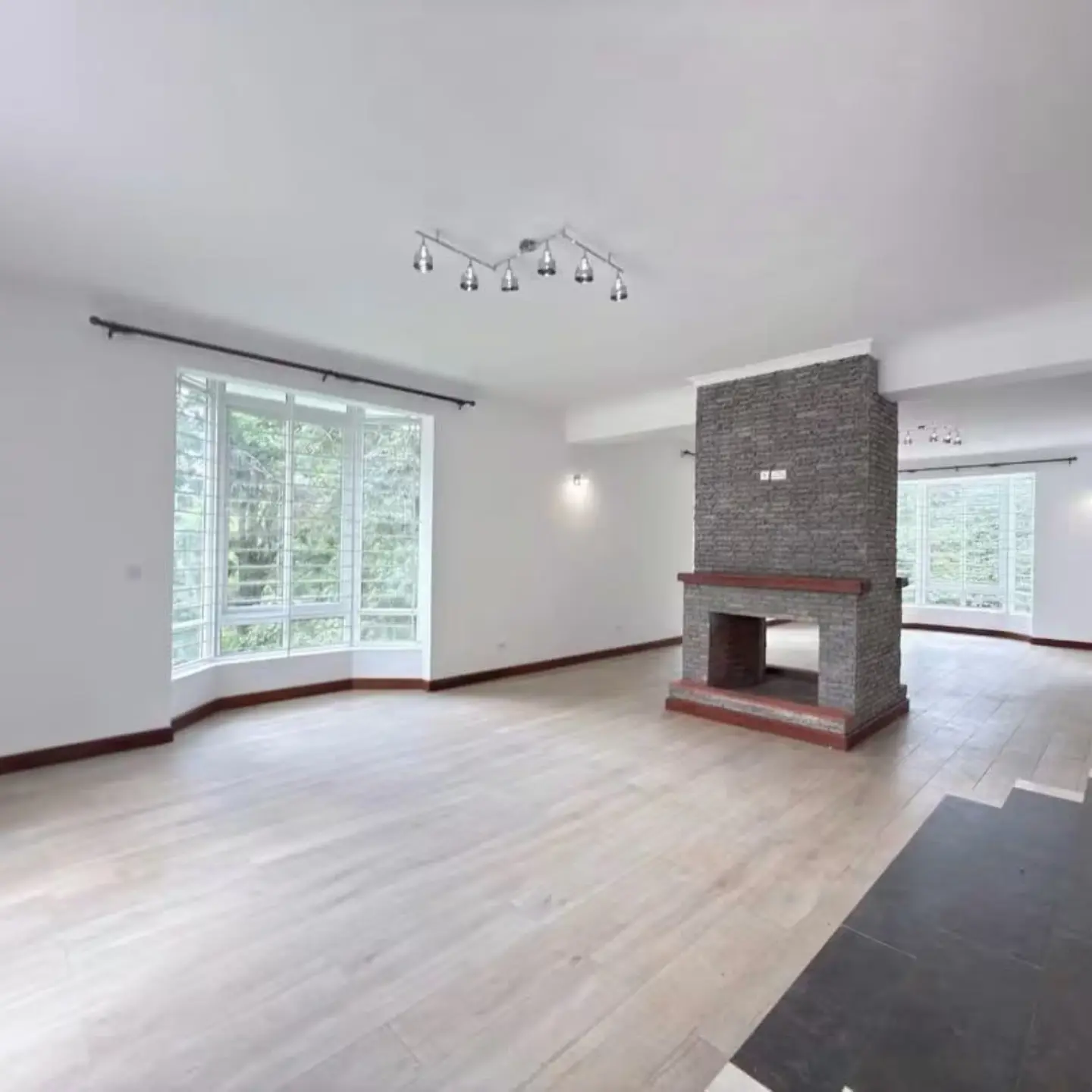 Luxury 5-Bedroom House For Rent – Rosslyn thumbnail 6