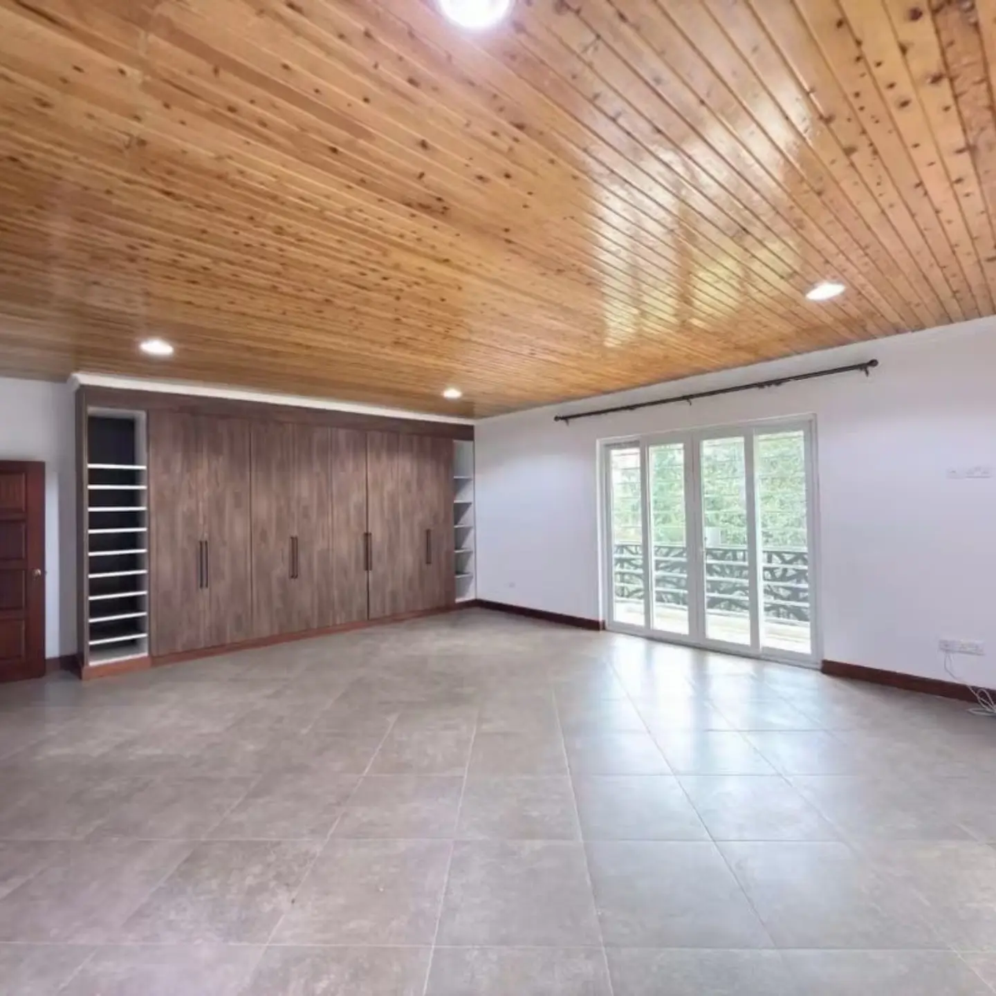 Luxury 5-Bedroom House For Rent – Rosslyn thumbnail 12