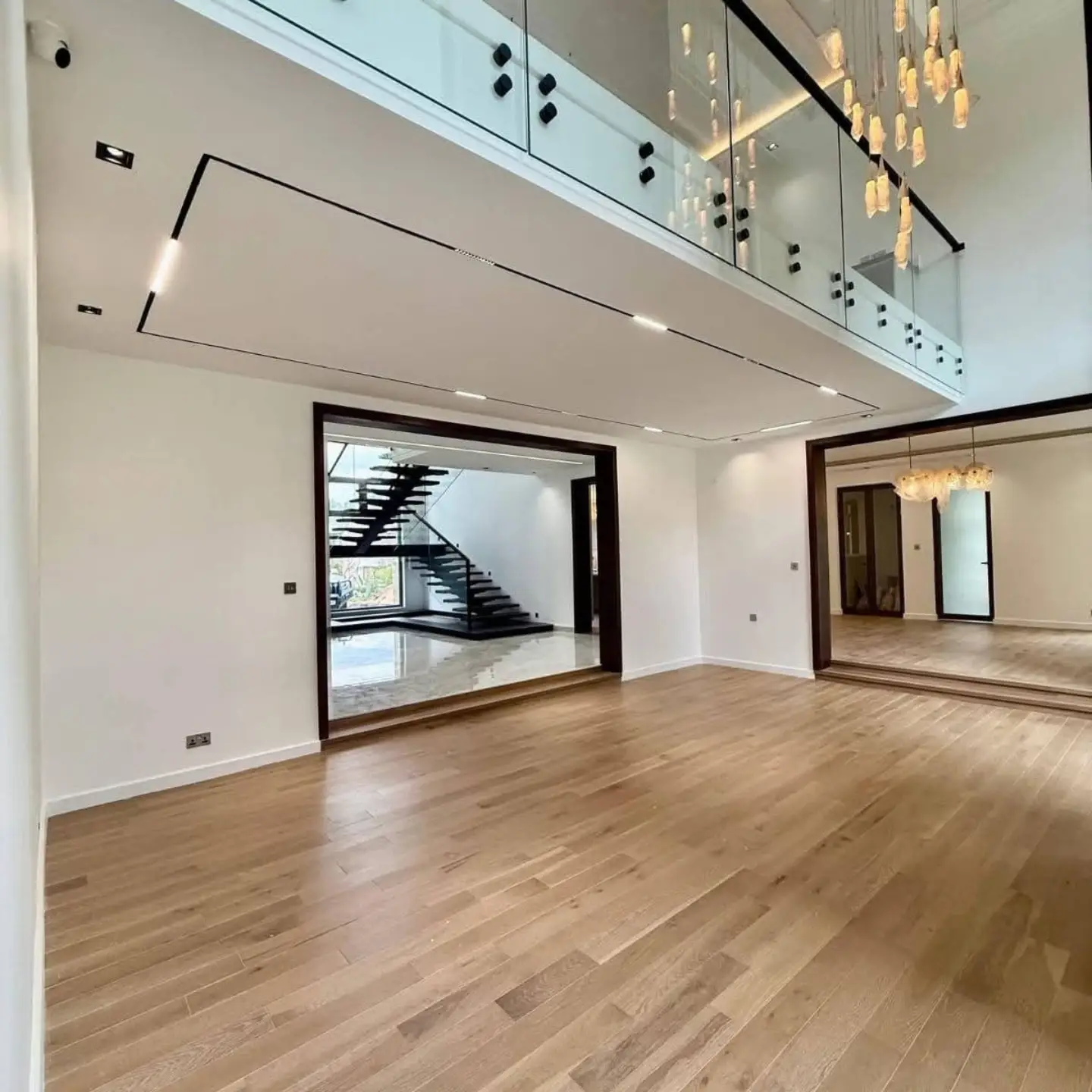 5 Bedroom All-Ensuite Luxury Residence thumbnail 13