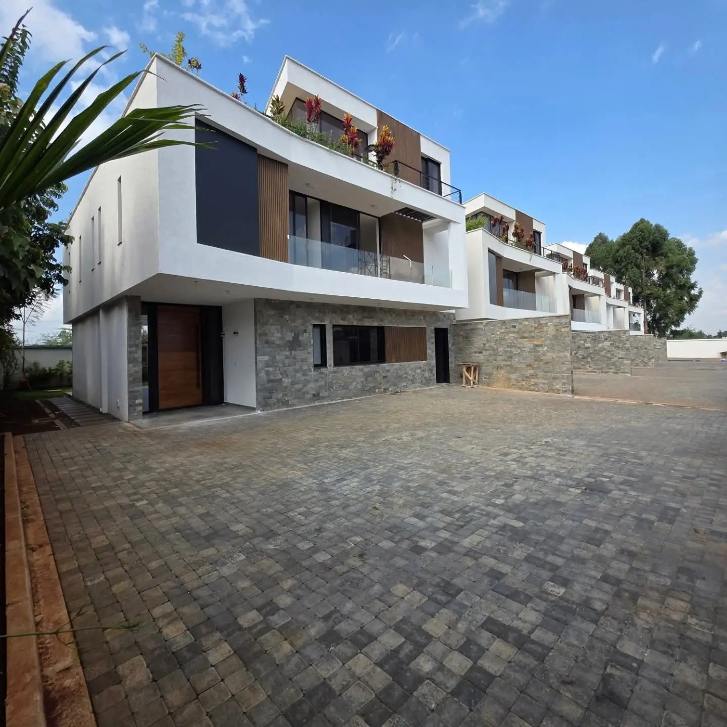 Modern 4-Bedroom Villa + DSQ for Sale In Runda thumbnail 3