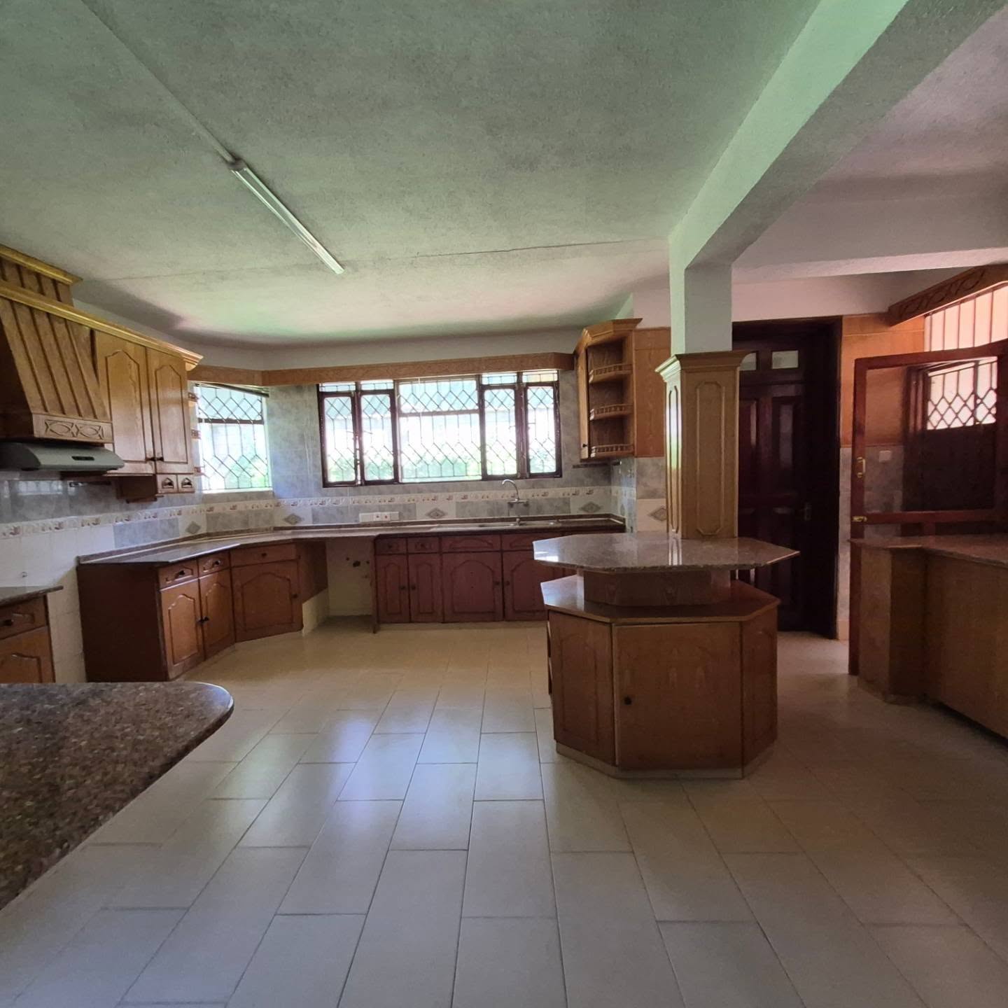Elegant 5-Bedroom Standalone Home for Sale | Runda Road, Nairobi thumbnail 7