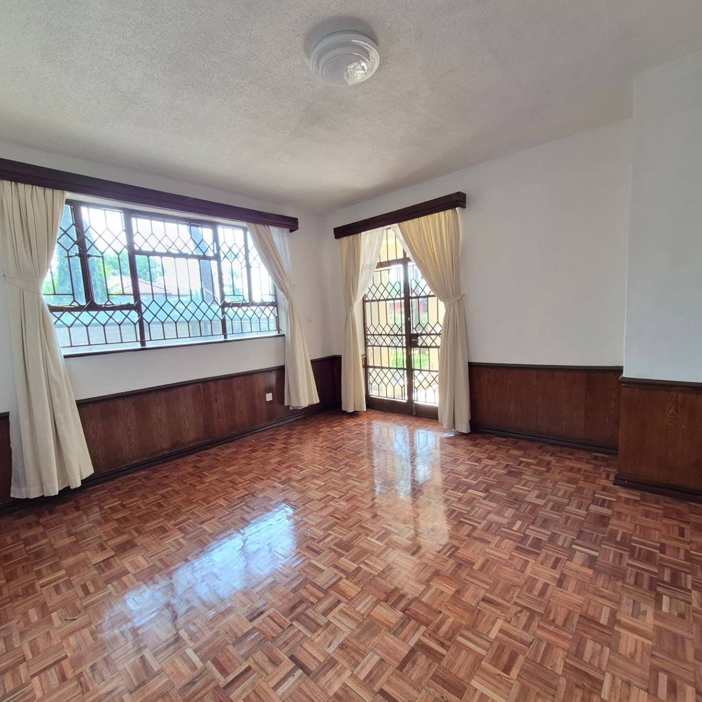 Elegant 5-Bedroom Standalone Home for Sale | Runda Road, Nairobi thumbnail 13
