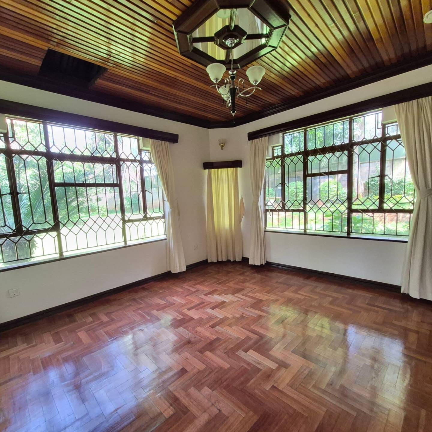 Elegant 5-Bedroom Standalone Home for Sale | Runda Road, Nairobi thumbnail 14