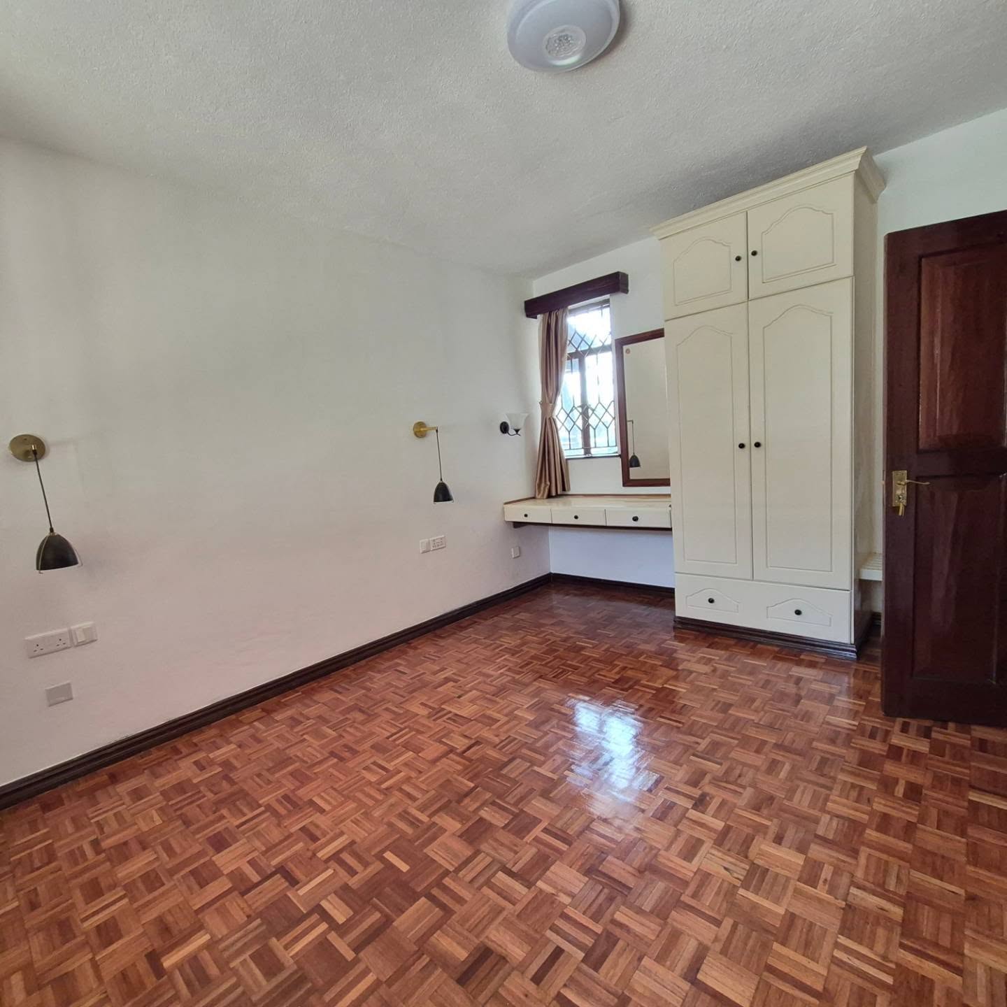 Elegant 5-Bedroom Standalone Home for Sale | Runda Road, Nairobi thumbnail 15