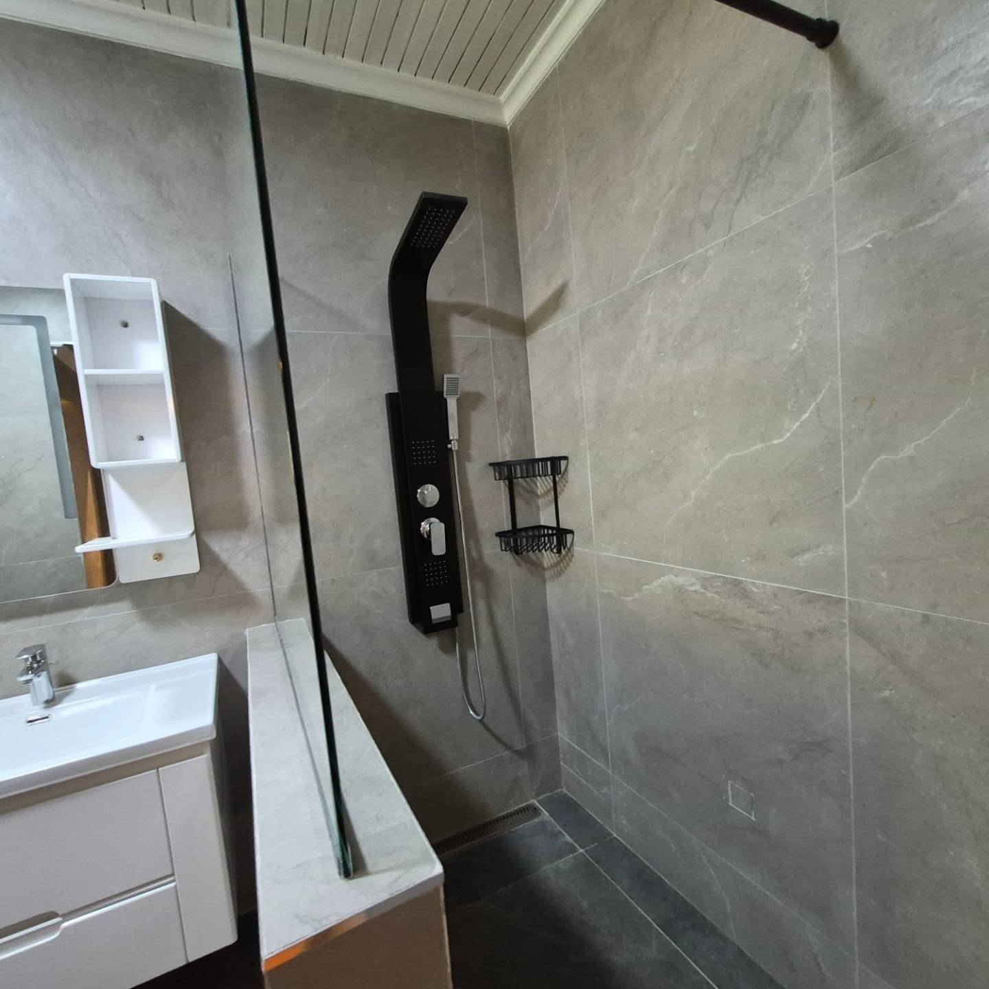 Elegant 5-Bedroom Standalone Home for Sale | Runda Road, Nairobi thumbnail 17