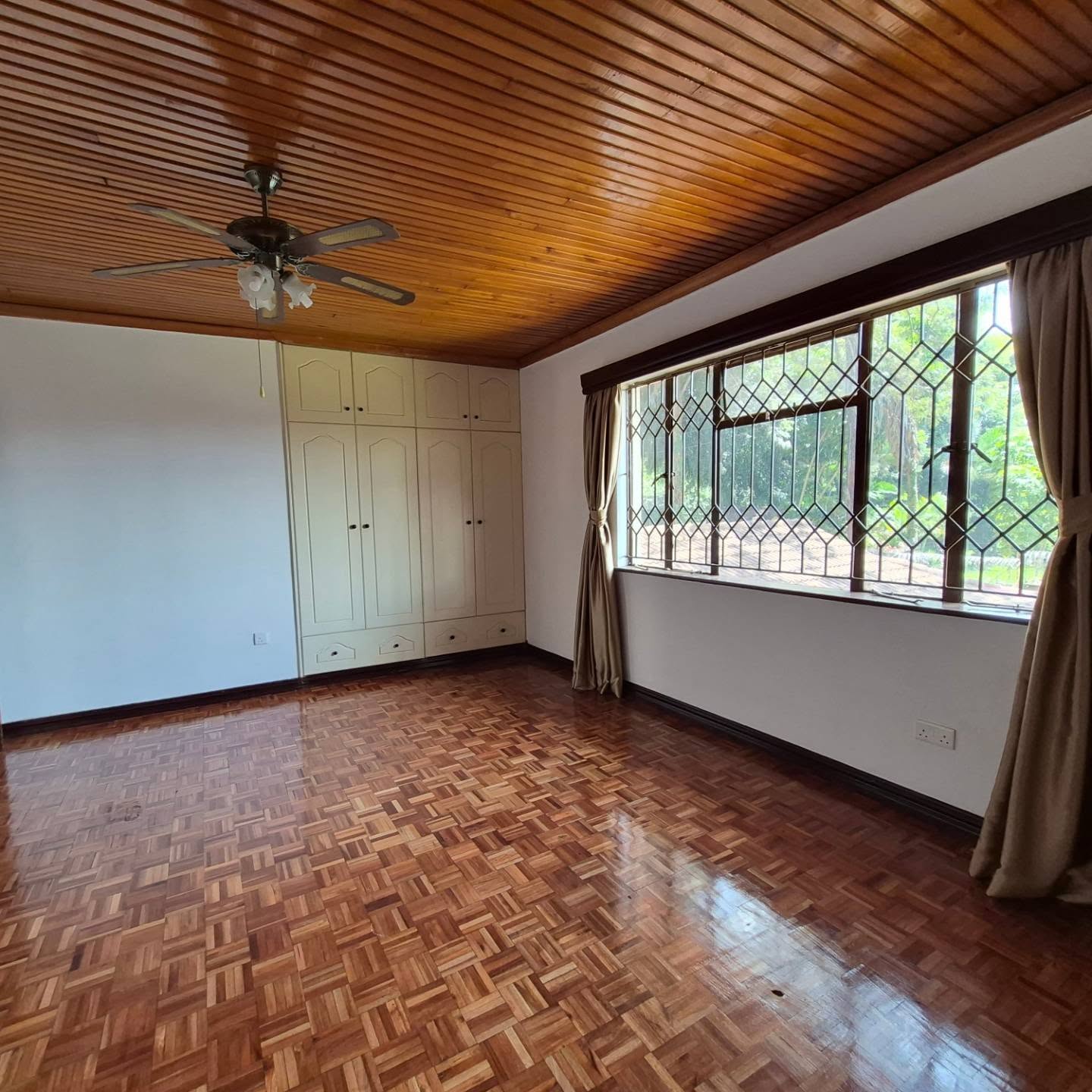 Elegant 5-Bedroom Standalone Home for Sale | Runda Road, Nairobi thumbnail 19