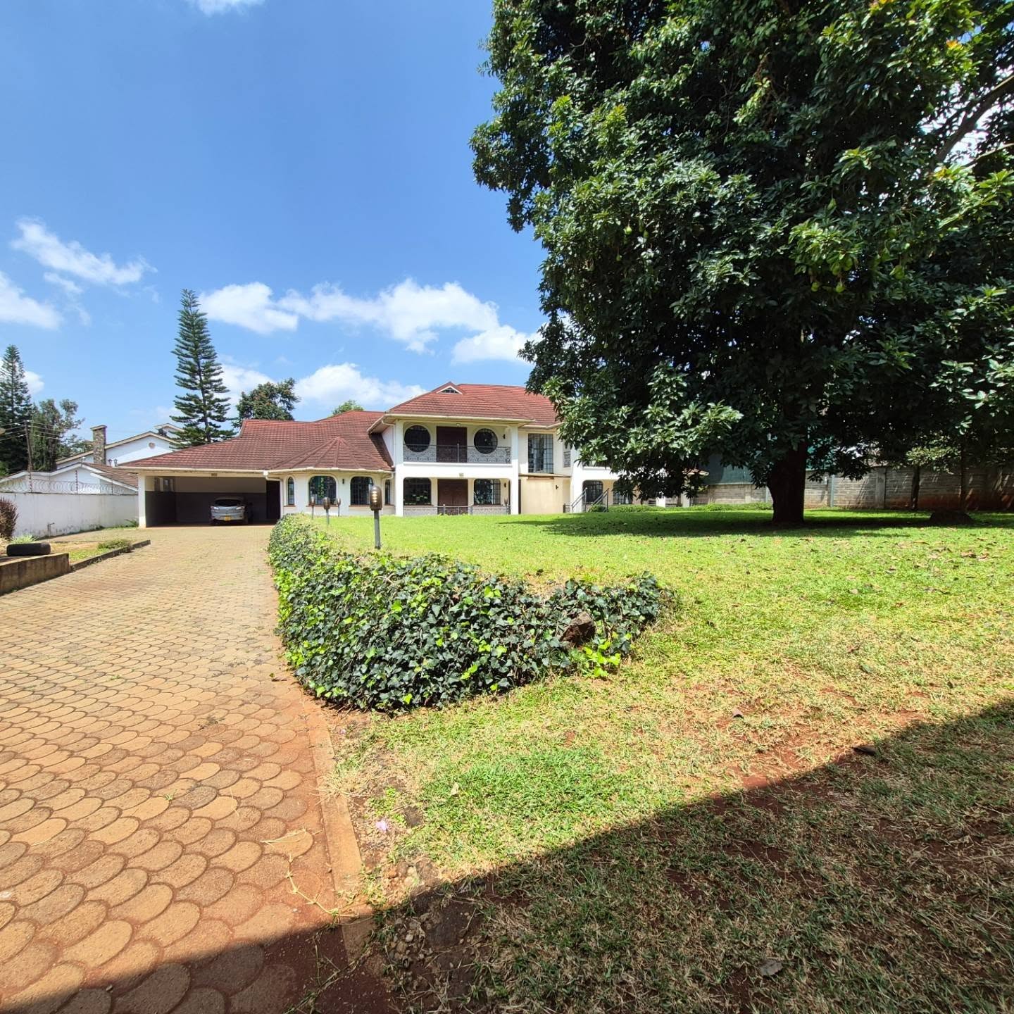 5 Bedroom House plus Dsq For Rent — Runda, Nairobi