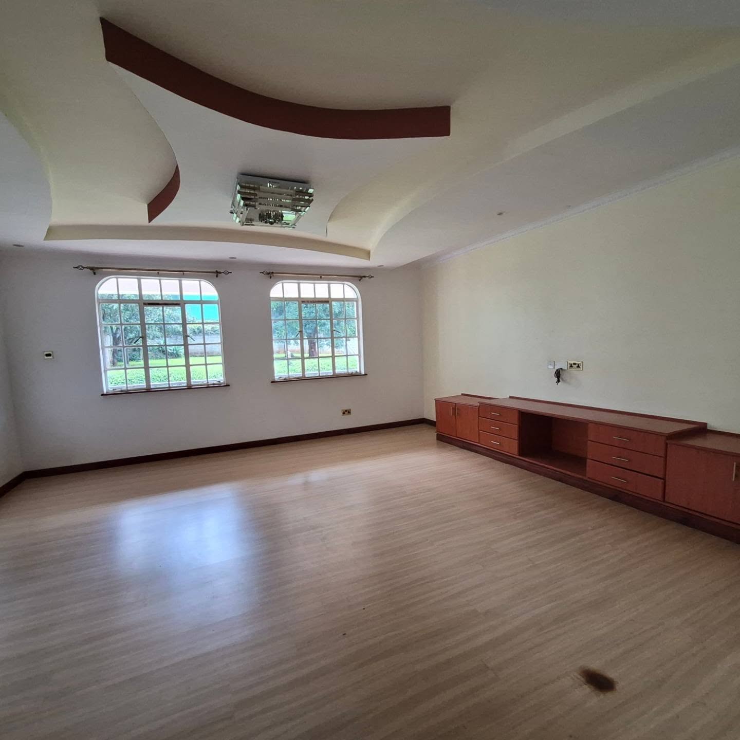 5 Bedroom House plus Dsq For Rent thumbnail 7