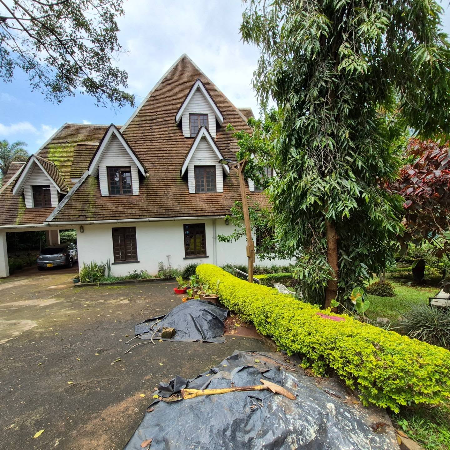 7 Bedroom British-Style House plus Dsq For Sale — Runda, Nairobi