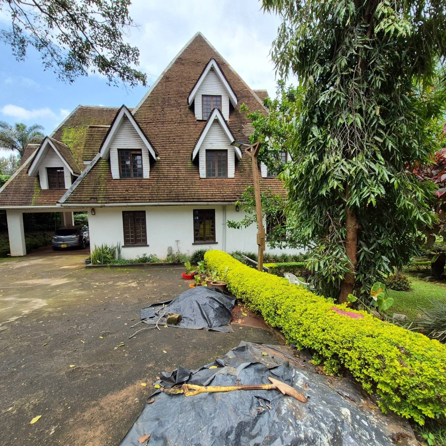 7 Bedroom British-Style House plus Dsq For Sale thumbnail 3