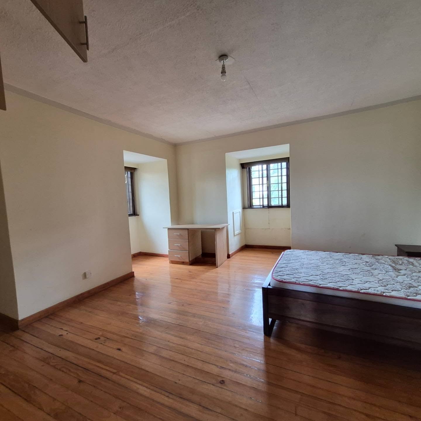 7 Bedroom British-Style House plus Dsq For Sale thumbnail 5