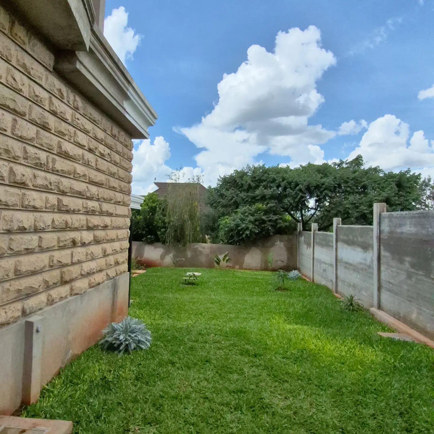 Executive 4-Bedroom All-En-Suite Home for Sale thumbnail 2