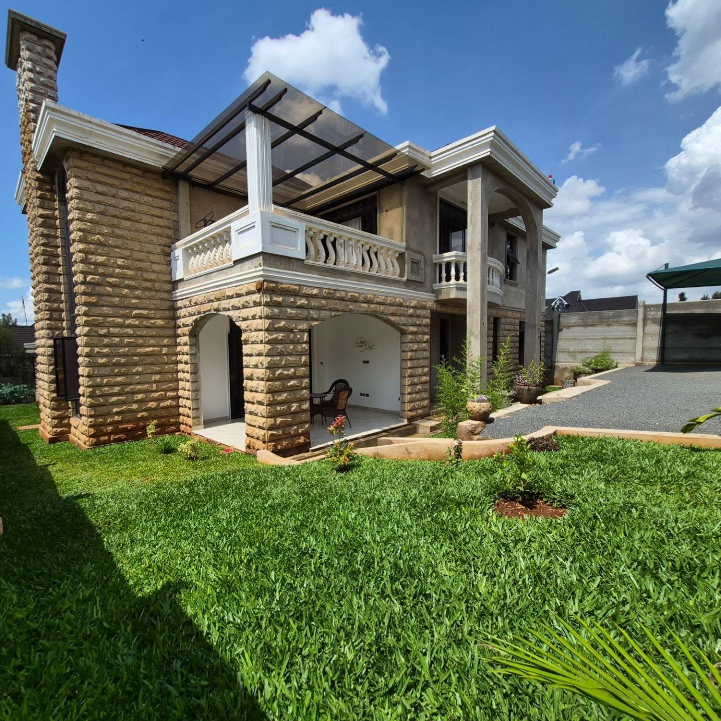 Executive 4-Bedroom All-En-Suite Home for Sale thumbnail 8