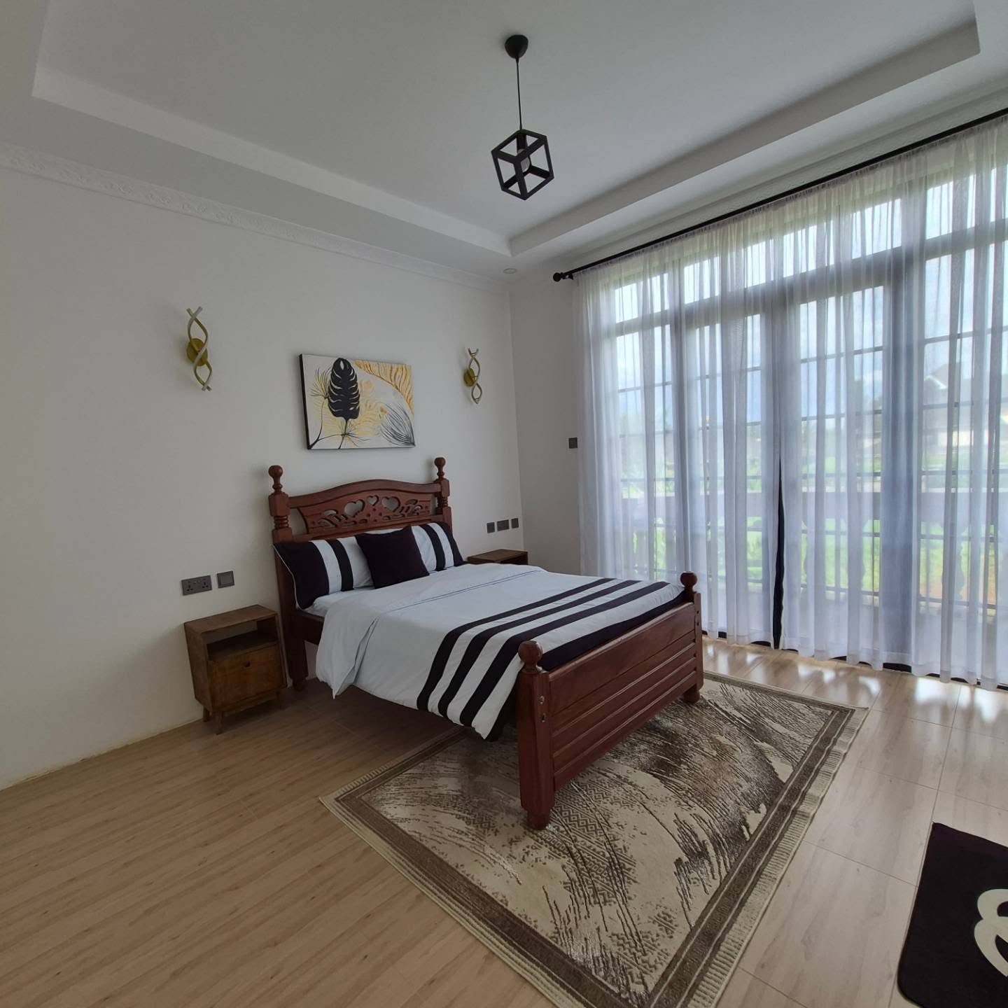 Executive 4-Bedroom All-En-Suite Home for Sale thumbnail 9